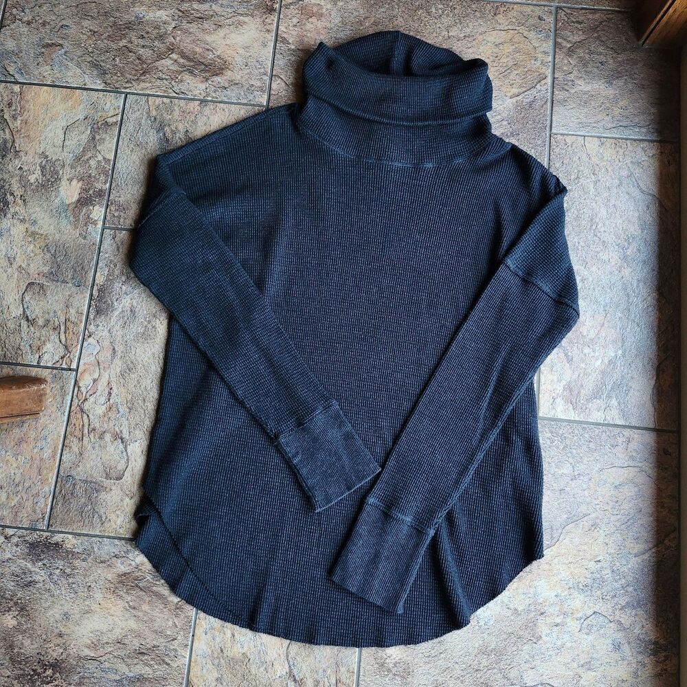 (M) TNA Cowlneck long sleeve top